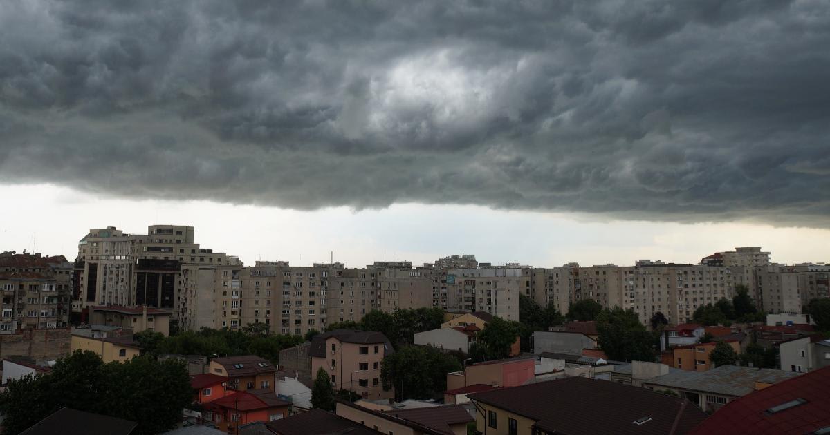 Furtuni cu ploaie, grindină și vânt puternic în București Furtuni cu ploaie, grindină și vânt puternic în București