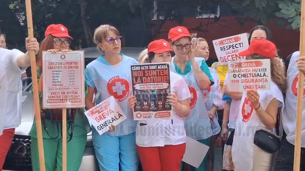 Angajați medicali protestând în spitalul din Galați Angajați medicali protestând în spitalul din Galați
