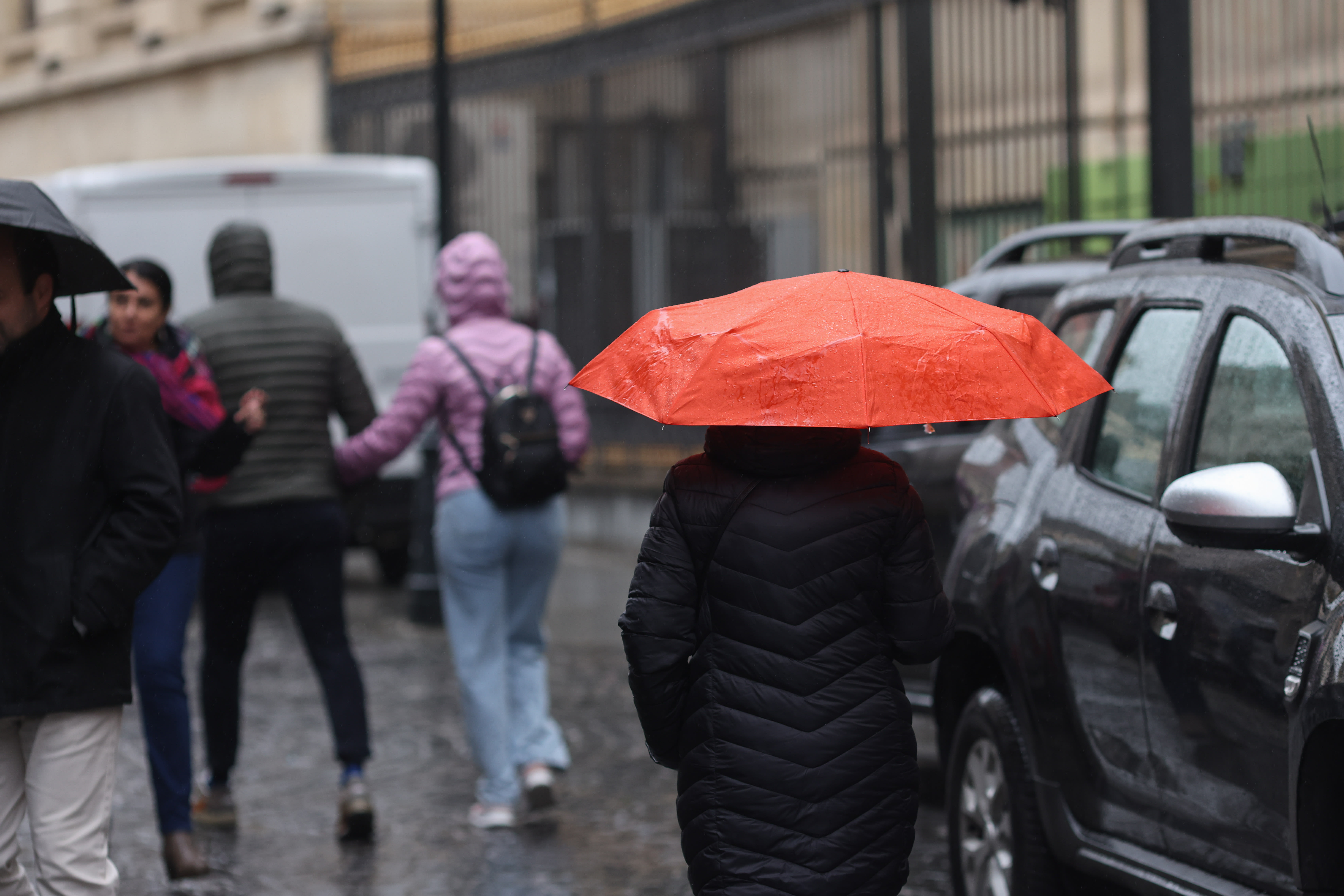 Vânt puternic, ploaie torențială și grindină în București