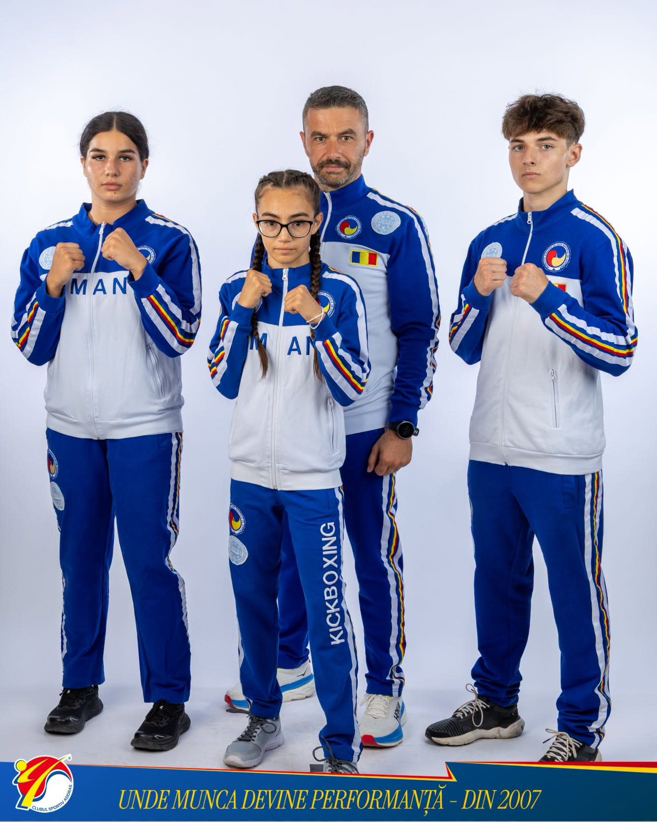 Sportivi din Focșani în echipament de kickboxing la competiție internațională