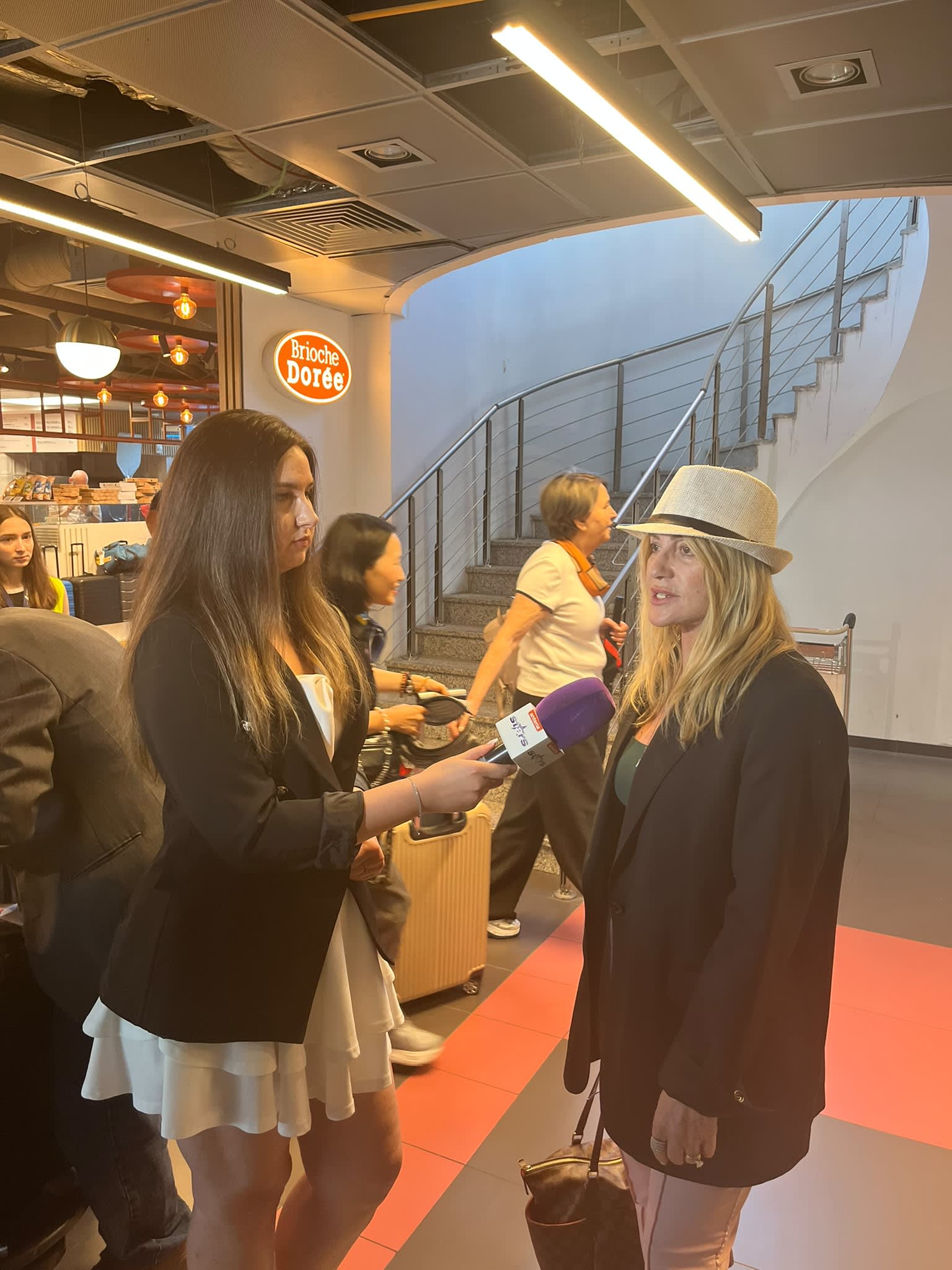 Nadia Comăneci în timpul interviului cu jurnalista Diana Șontică