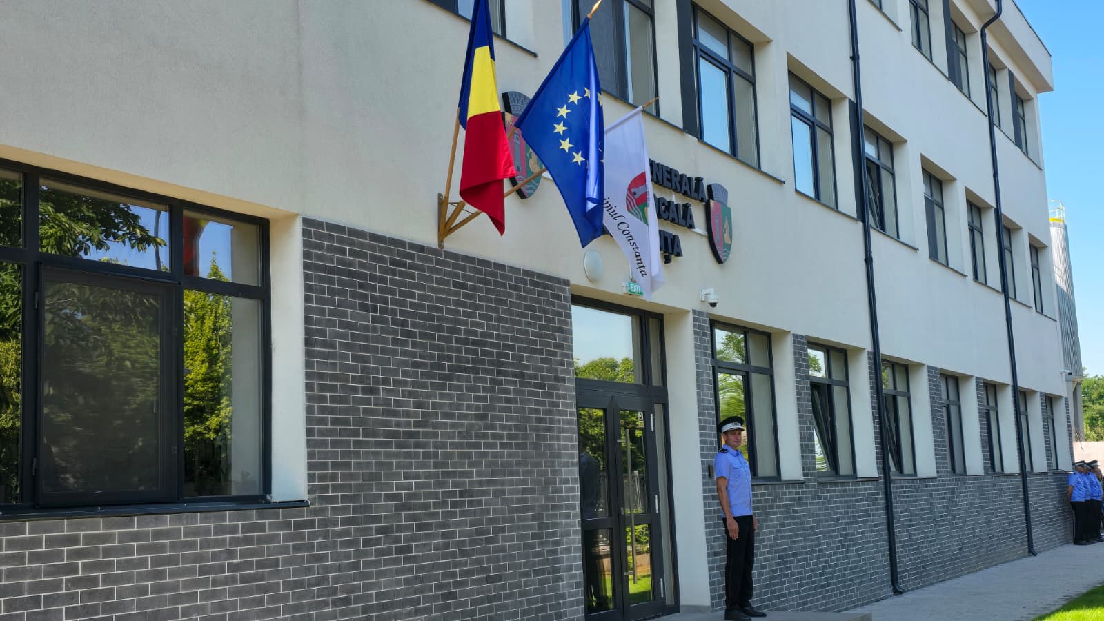 Cetățeni participând la consultare publică despre regulamentul de gospodărire în Constanța