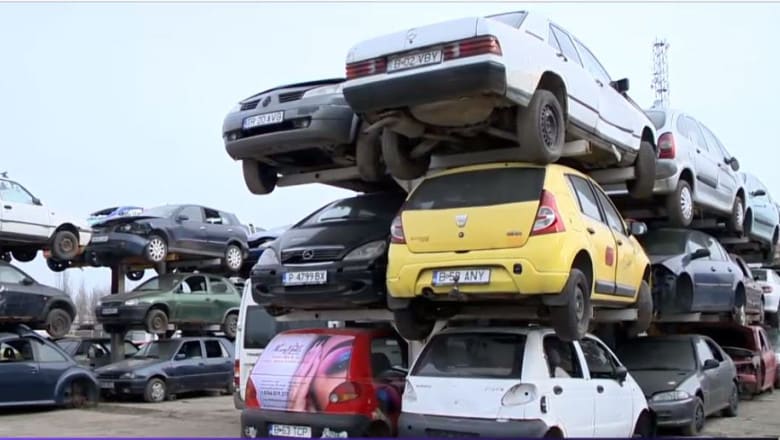 Teren de colectare dosare Rabla Auto 2026, clienți în fața biroului AFM Teren de colectare dosare Rabla Auto 2026, clienți în fața biroului AFM