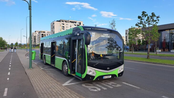 Autobuz RATBV în trafic pe linia 320, Brașov