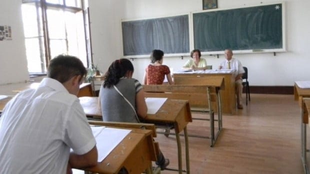Candidați la examenul de titularizare în Suceava Candidați la examenul de titularizare în Suceava
