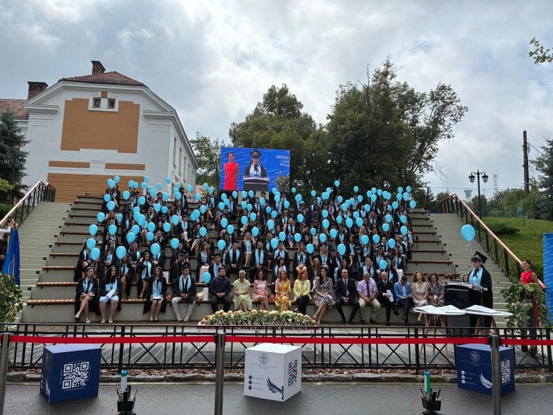 Absolvenți UMFST Târgu Mureș în ceremonie de absolvire