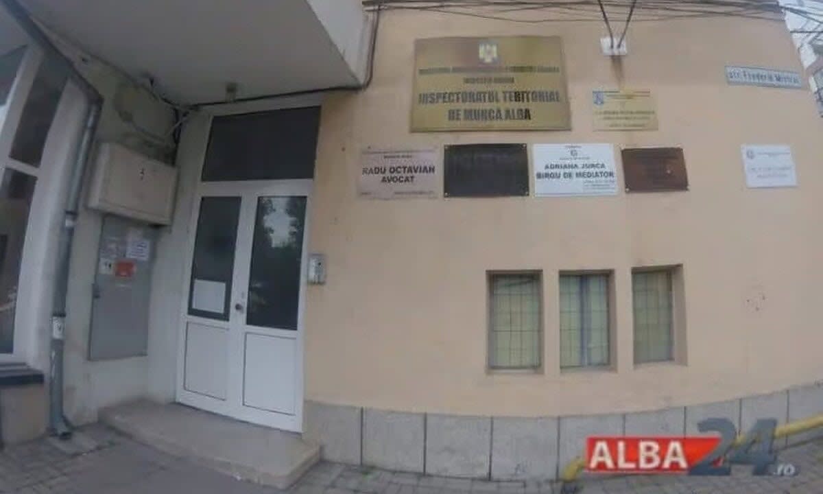 Inspectorii ITM Alba verificând firme din județ