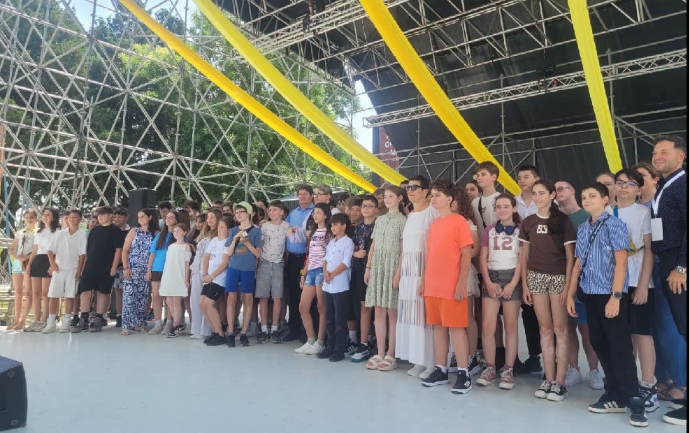 Elevi și profesori participanți la tabăra de matematică în Amara