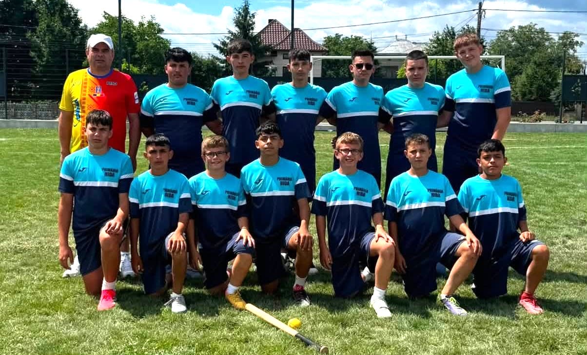 Echipa CS Hida câștigând medalii la Campionatul Național de oină