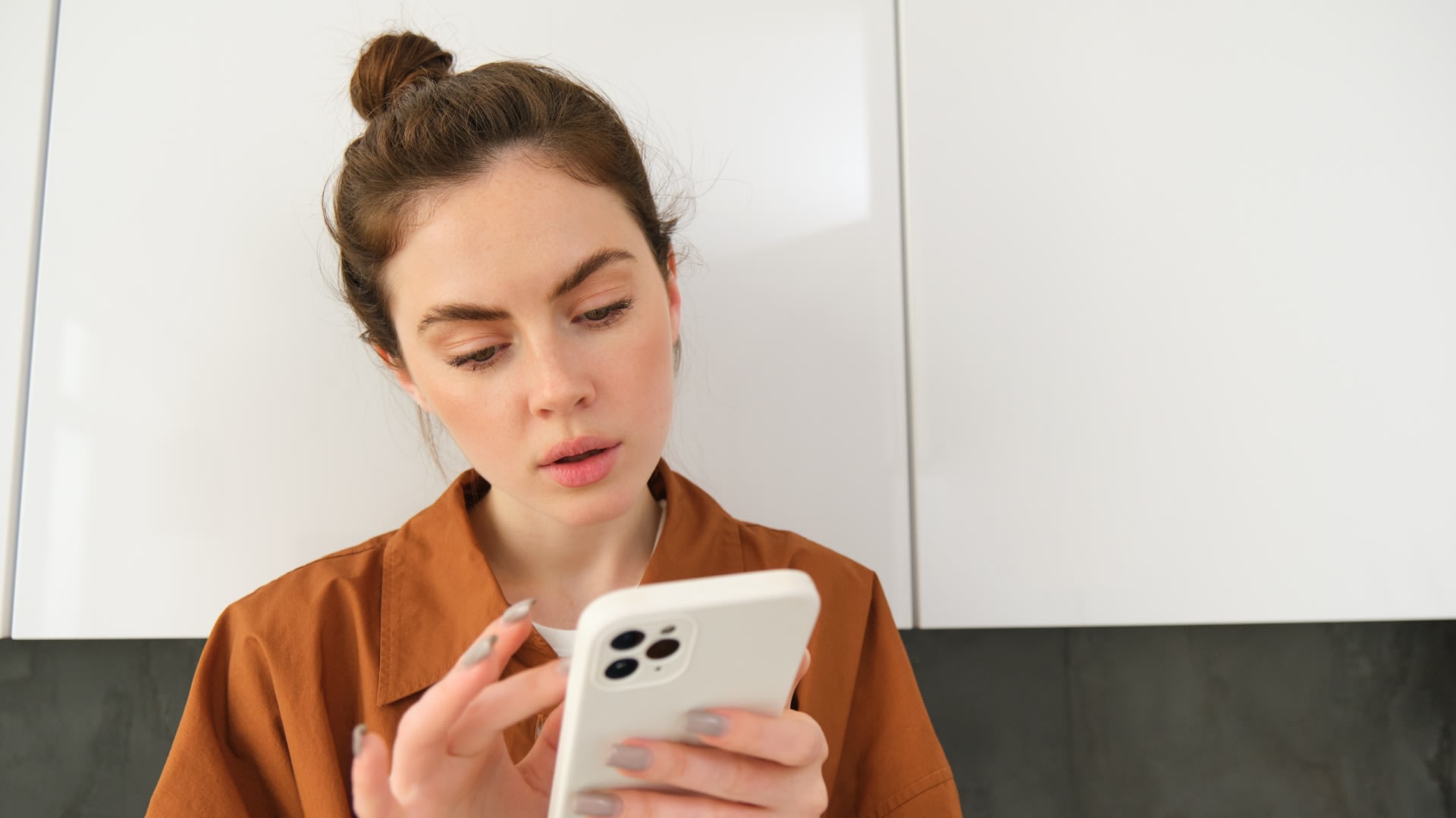 Mesaje SMS false impersonând Ghișeul.ro și Poliția Rutieră către șoferii bucureșteni Mesaje SMS false impersonând Ghișeul.ro și Poliția Rutieră către șoferii bucureșteni