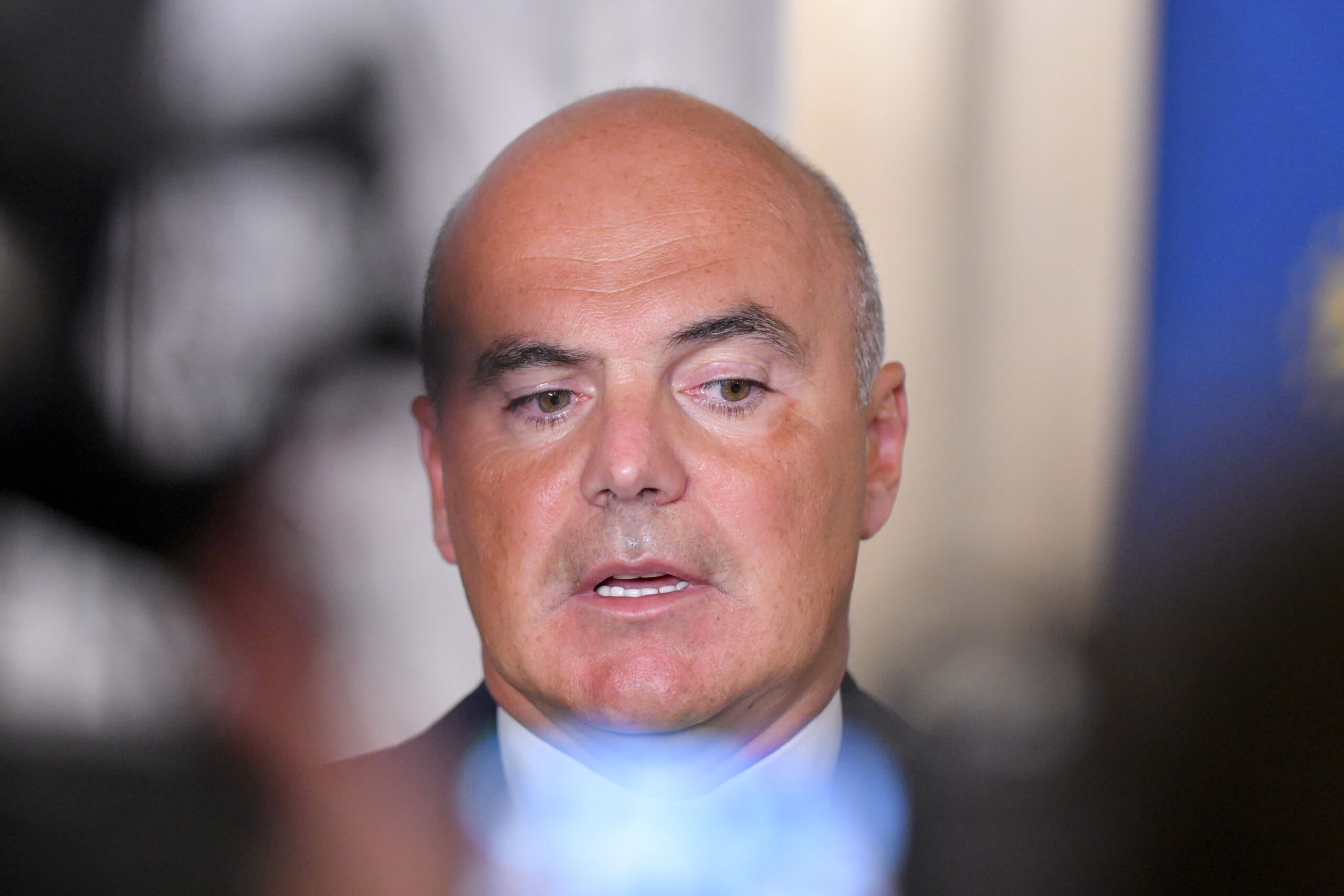 Europarlamentar Rareș Bogdan în timpul discursului critic