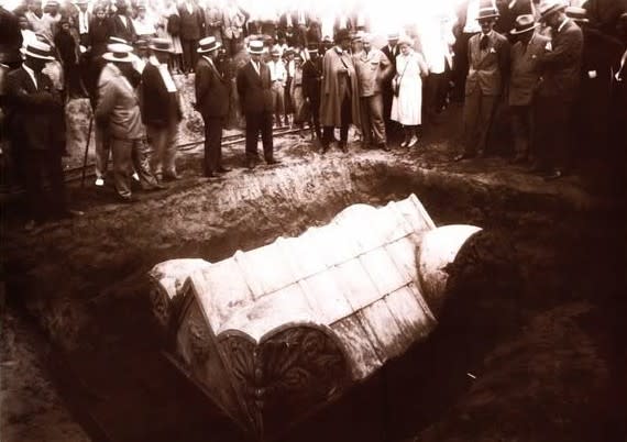 Sarcophagus with symbols displayed in Constanța