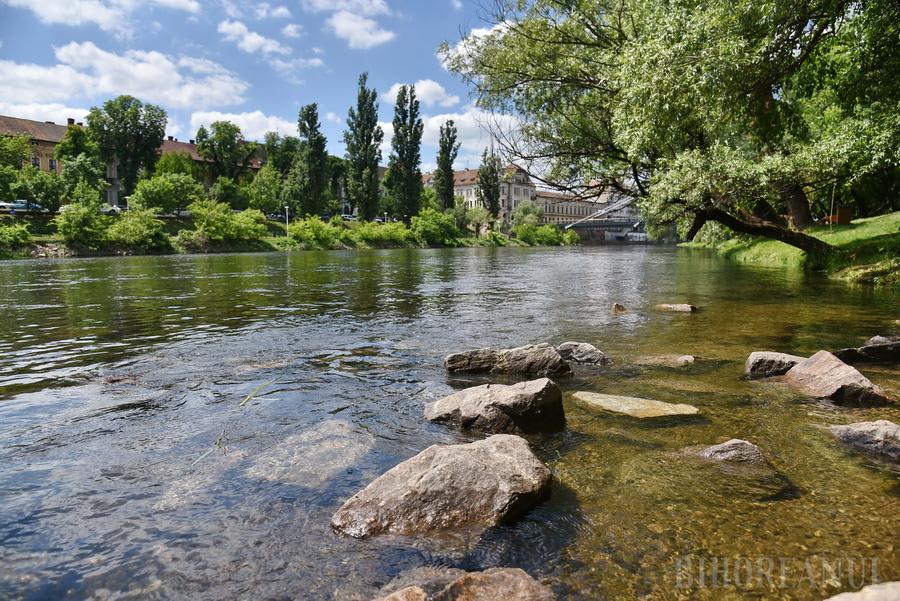 Râu Crișul Repede secat, peisaj deșertic în Bihor