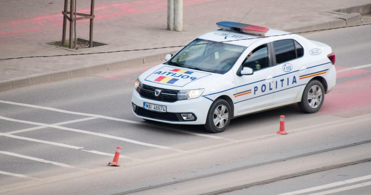 Polițiști DIICOT în acțiune asupra unei minore