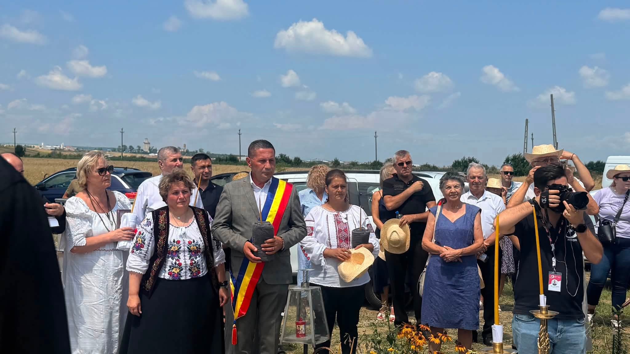 Troiță sfințită în comuna Bradu, lângă terenul viitoarei școli