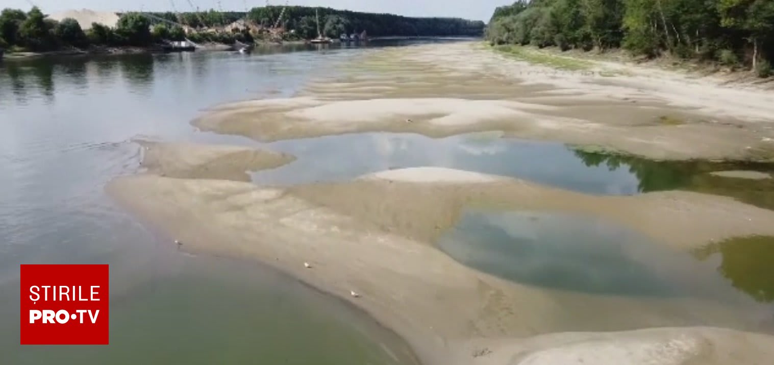 Dune de nisip și plaje apărute pe Dunăre din cauza nivelului scăzut