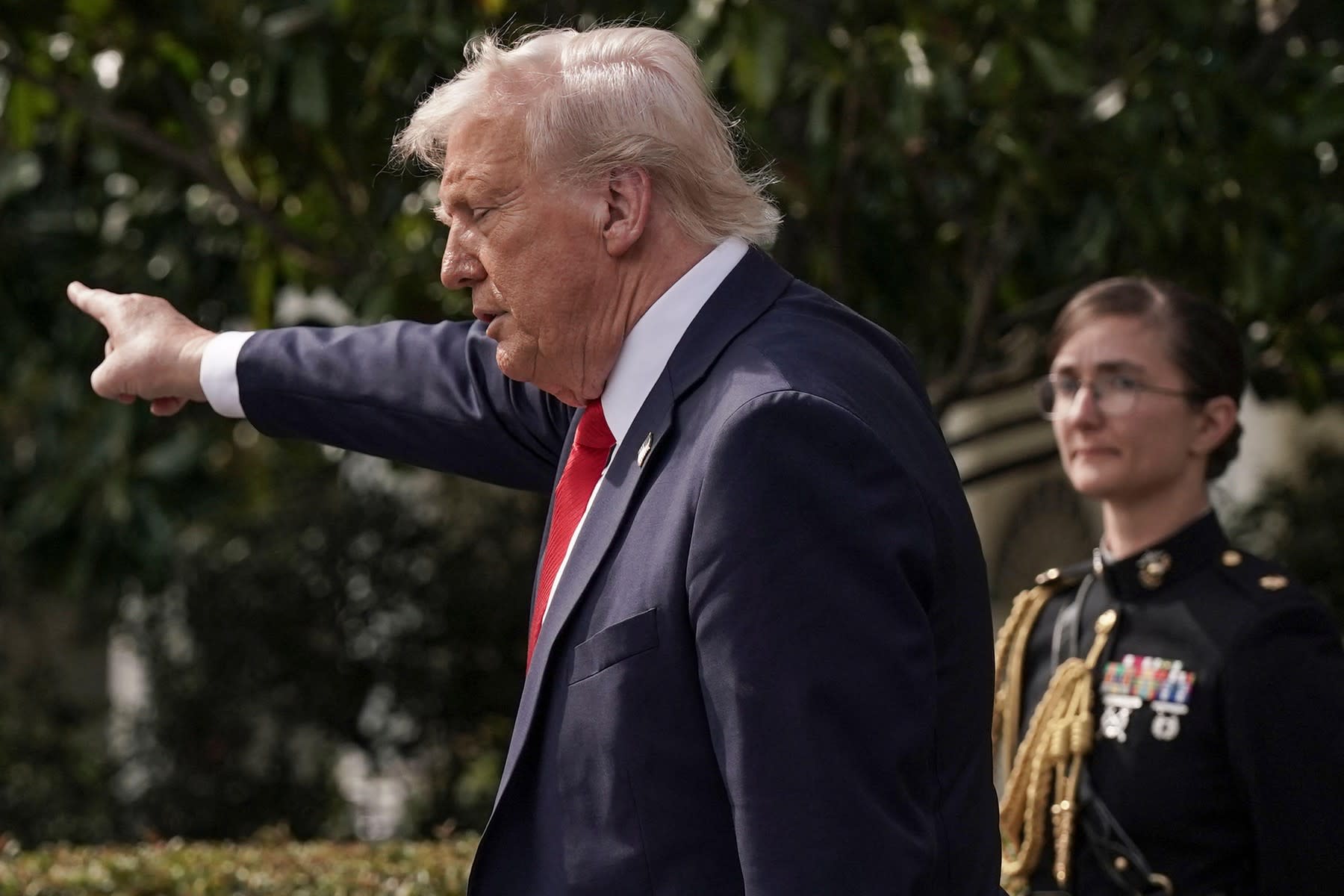 Donald Trump și Mark Carney în discuții comerciale