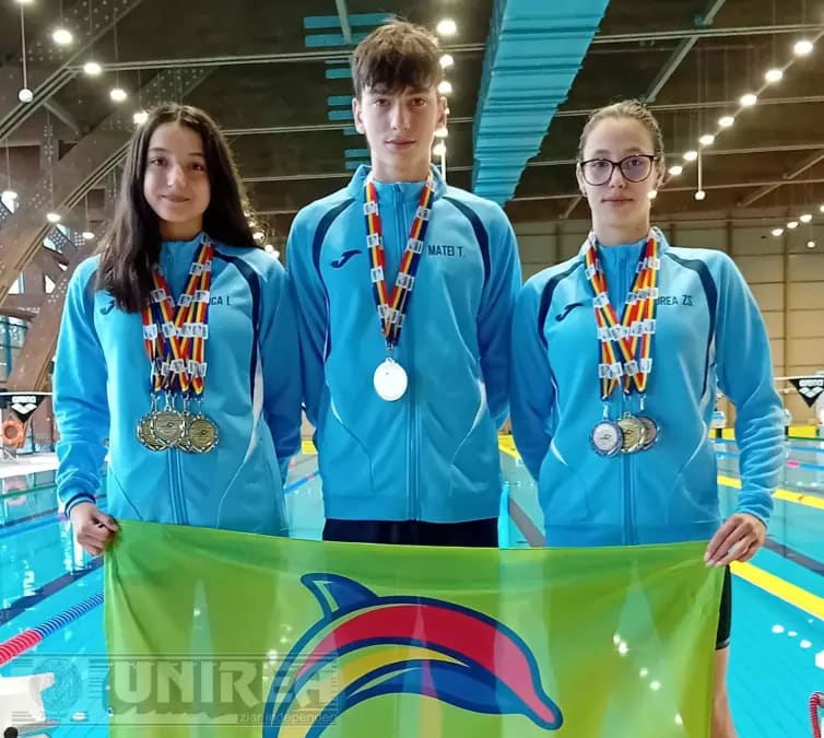 Înotători de la LPS Alba Iulia în timpul competiției