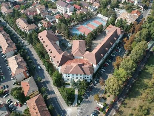 Șantier de construcții la Colegiul «Mircea cel Bătrân» din Râmnicu Vâlcea
