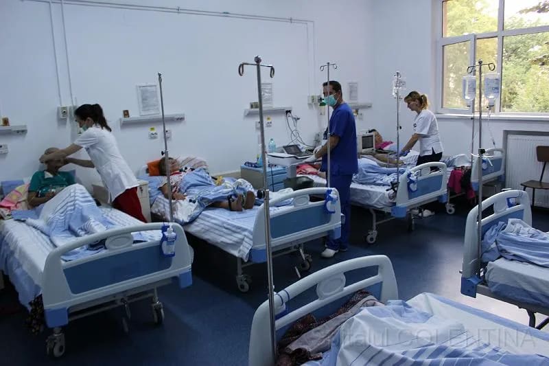 Echipament medical și personal în spitalul din Buzău