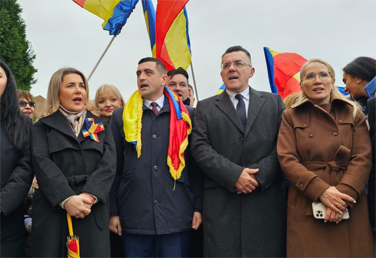 Nicușor Dan promulgând legea în Parlamentul României