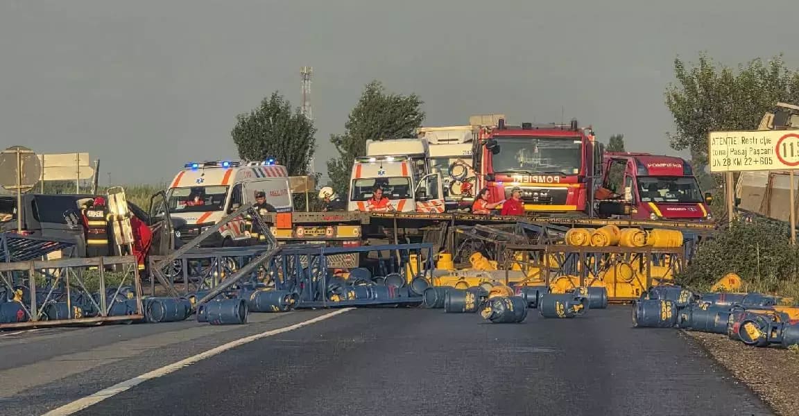 Impact între camion și autoturism pe DN2-E85 în Neamț