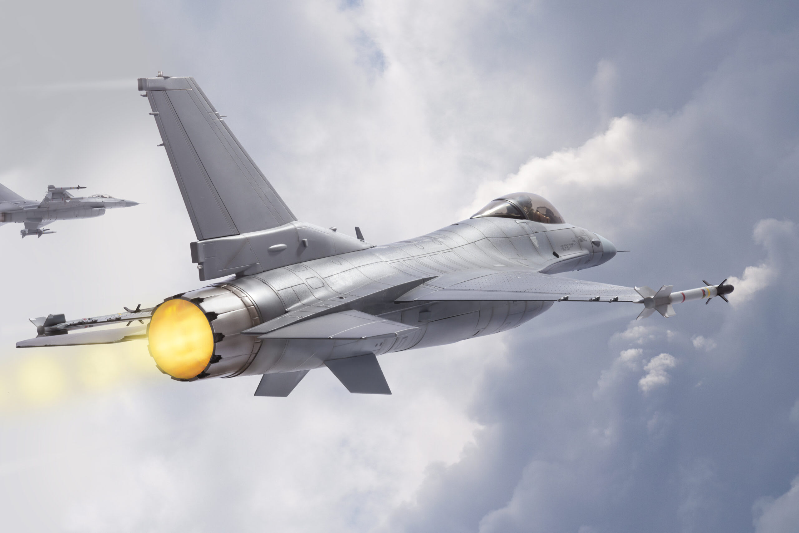 Avioane de luptă Eurofighter și F-16 decolând în Tulcea