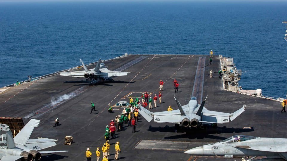 Soldați americani în acțiune, atac aerian asupra Iranului, nave militare în regiune