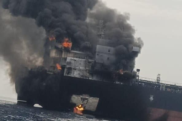 Navă petrolier lovită în Strâmtoarea Ormuz, atacuri militare Iran