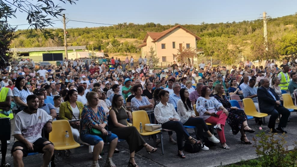 Artiști pe scenă la Festivalul Comunei Hoceni 2026 Artiști pe scenă la Festivalul Comunei Hoceni 2026