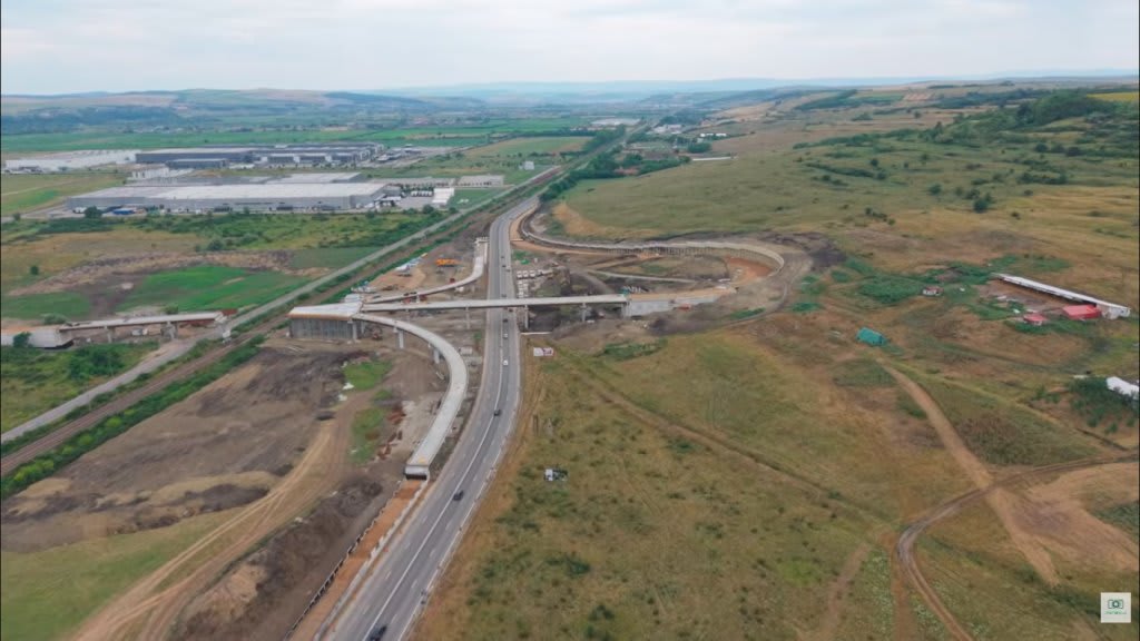 Constructori finalizând pasajul de la Jucu, șantier în lucru, infrastructură rutieră Constructori finalizând pasajul de la Jucu, șantier în lucru, infrastructură rutieră