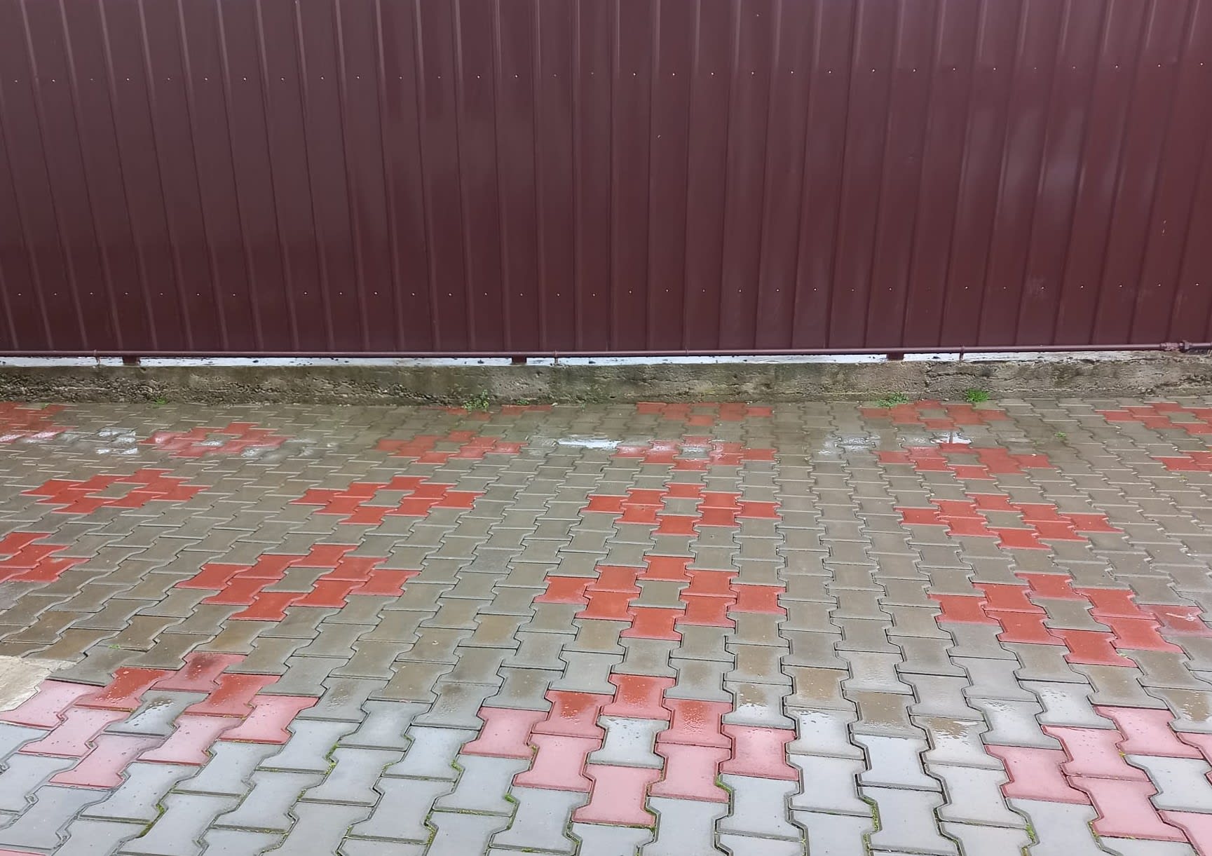 Vânt puternic și ploaie torențială în România, vreme severă