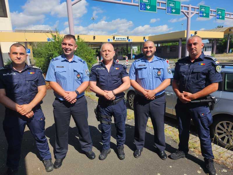 Polițiști români și ungari patrulând în zone turistice