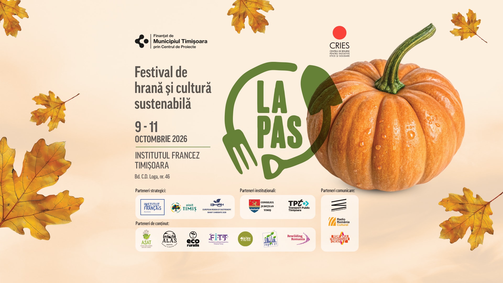 Participanți la festival în grădina Institutului Francez din Timișoara
