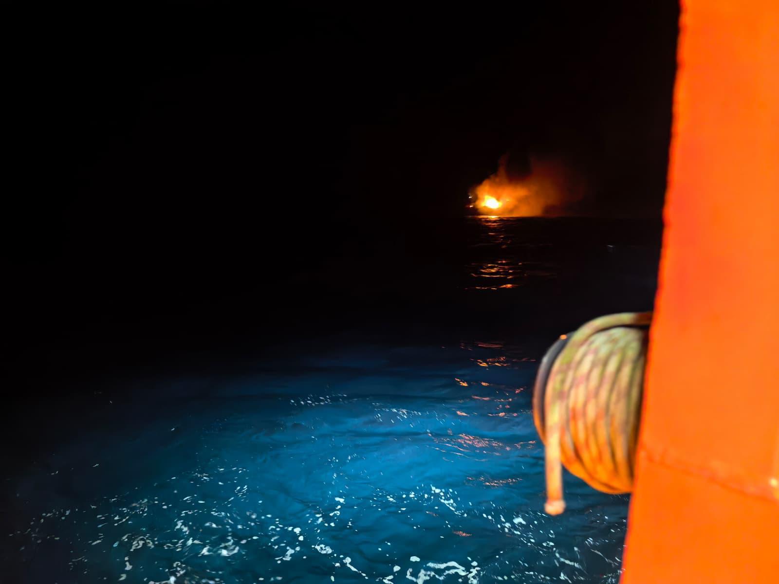 Petrolier în flăcări în Marea Neagră, salvare marinari