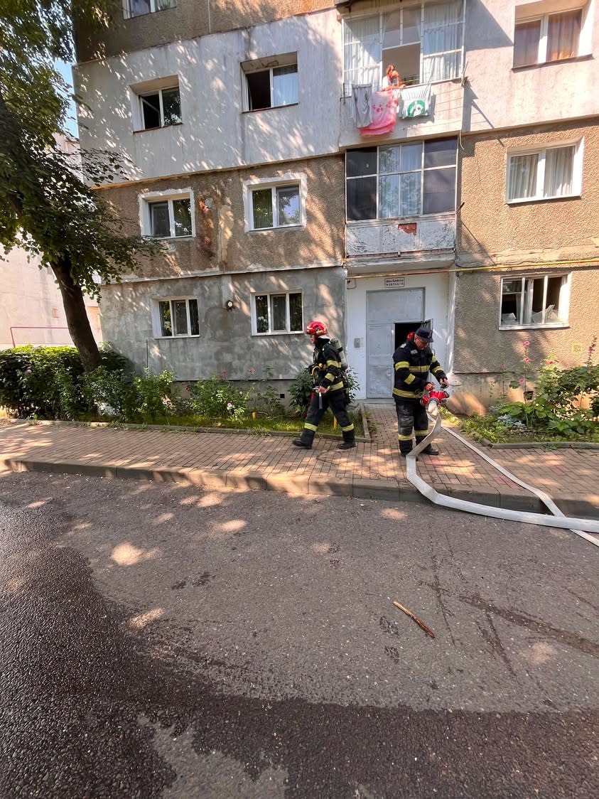 Oala uitată pe aragaz a provocat degajări de fum în Dorohoi Oala uitată pe aragaz a provocat degajări de fum în Dorohoi
