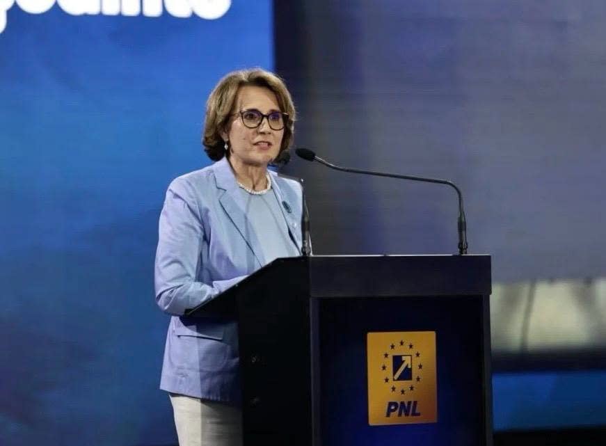 Nicoleta Pauliuc la o conferință de presă