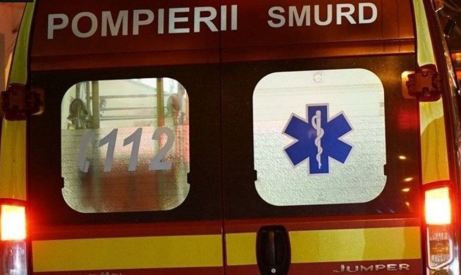 Echipaje de intervenție la locul accidentului pe DN 13A, între Sângeorgiu de Pădure și Trei Sate