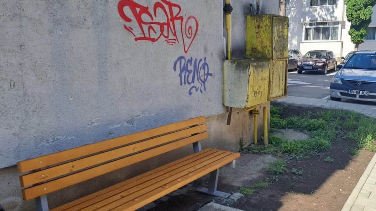 Bănci noi amplasate în cartierul Zamca, Suceava