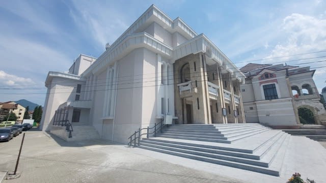 Clădire monument istoric Teatru Petroșani în reparații