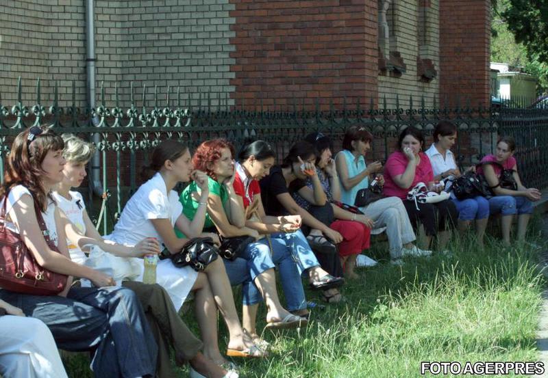 Elevi și profesori în sala de examen, susținând titularizare 2026