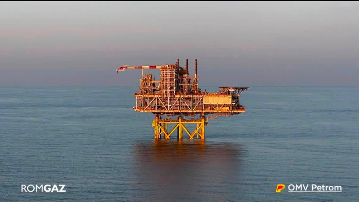 Platforma offshore Neptun Alpha montată pe fundul Mării Negre