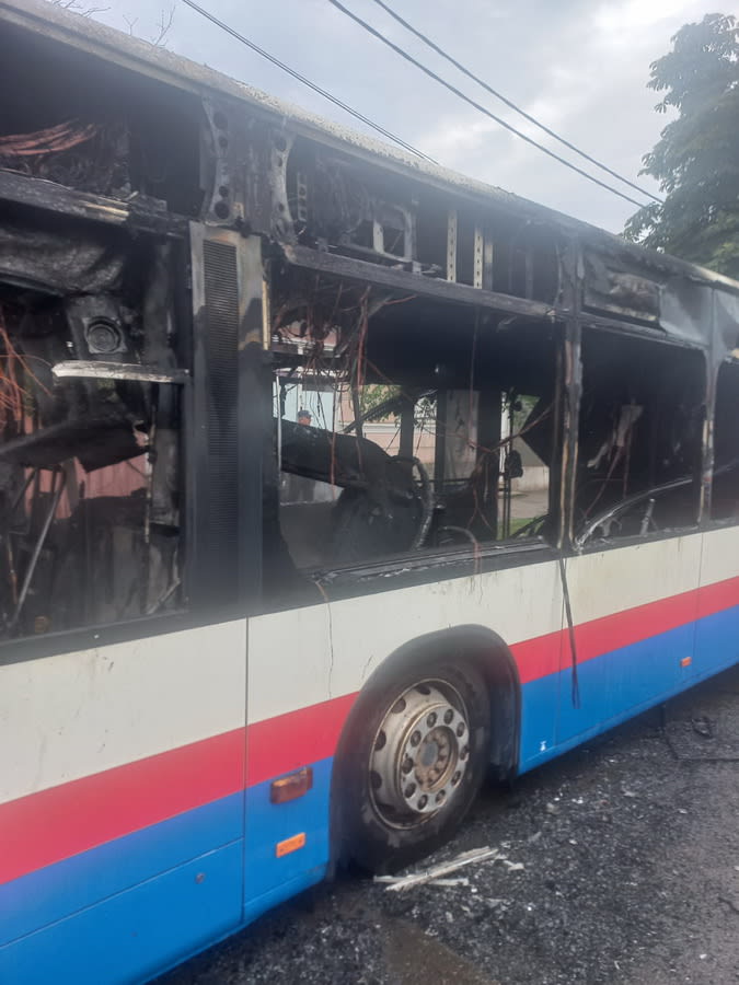 Autobuz OTL și mașină avariată pe strada Gheorghe Doja, Oradea