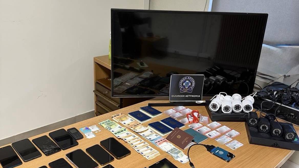 Polițiști români și greci în acțiune în timpul unei operațiuni europene