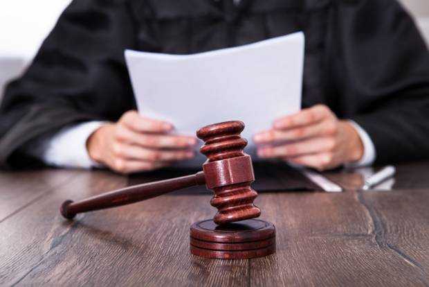 Polițiști argeșeni în acțiune în timpul anchetei fiscale