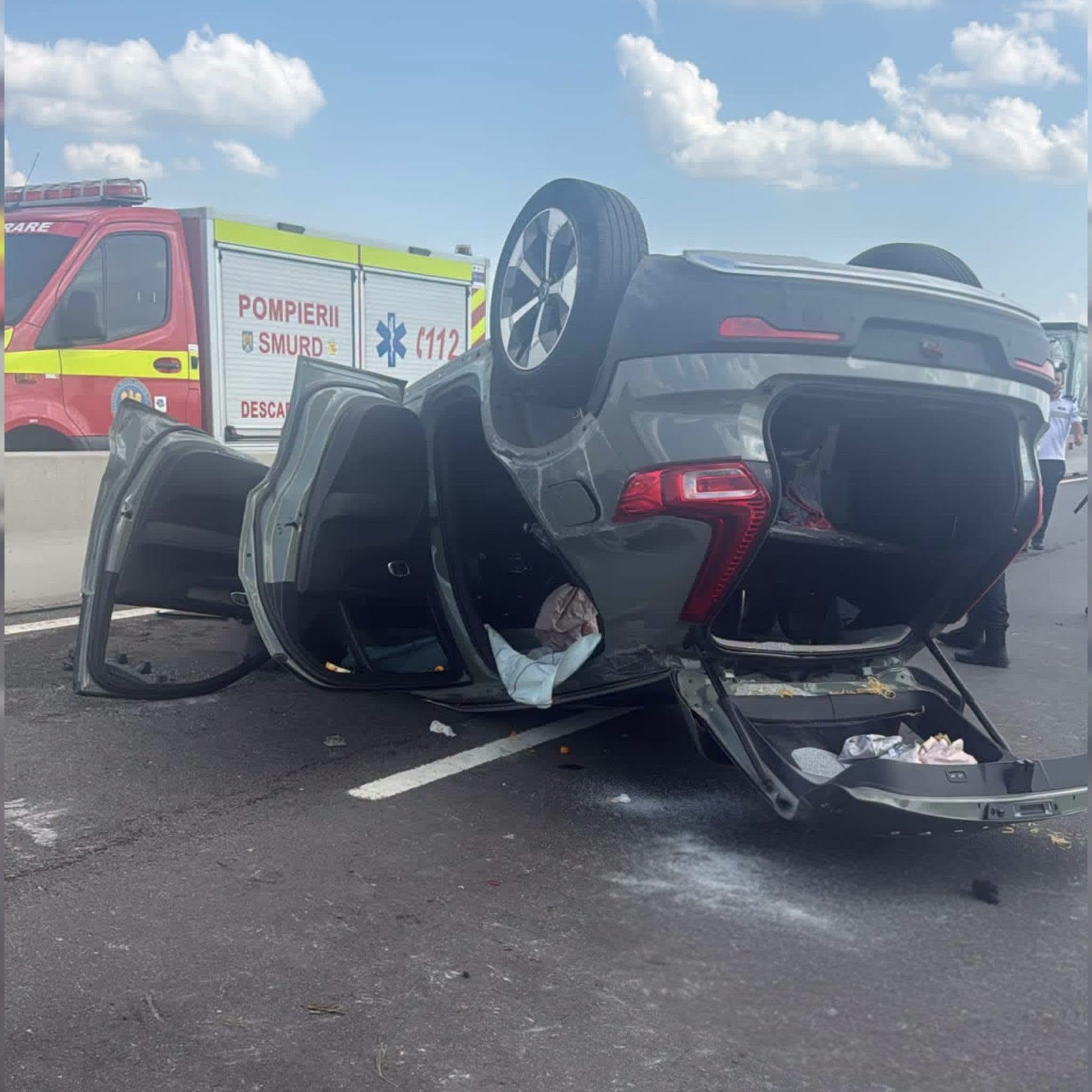 Autoturism răsturnat pe DN5, echipaje de intervenție în acțiune