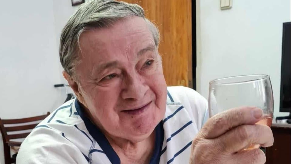 Portretul jurnalistului George Enache în studio radio