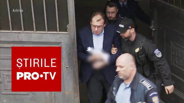 Medicul Dan Tesloianu în sala de operații, echipament medical