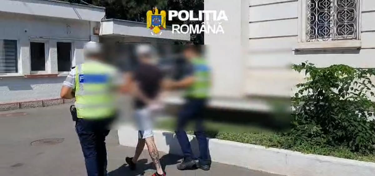Mașină răsturnată pe DN 26, impact grav, poliție și ambulanță