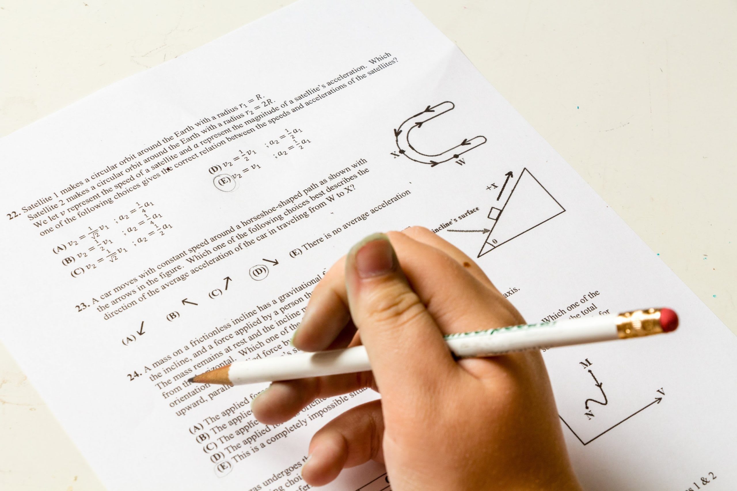 Studenți studiind folosind tehnica Pomodoro